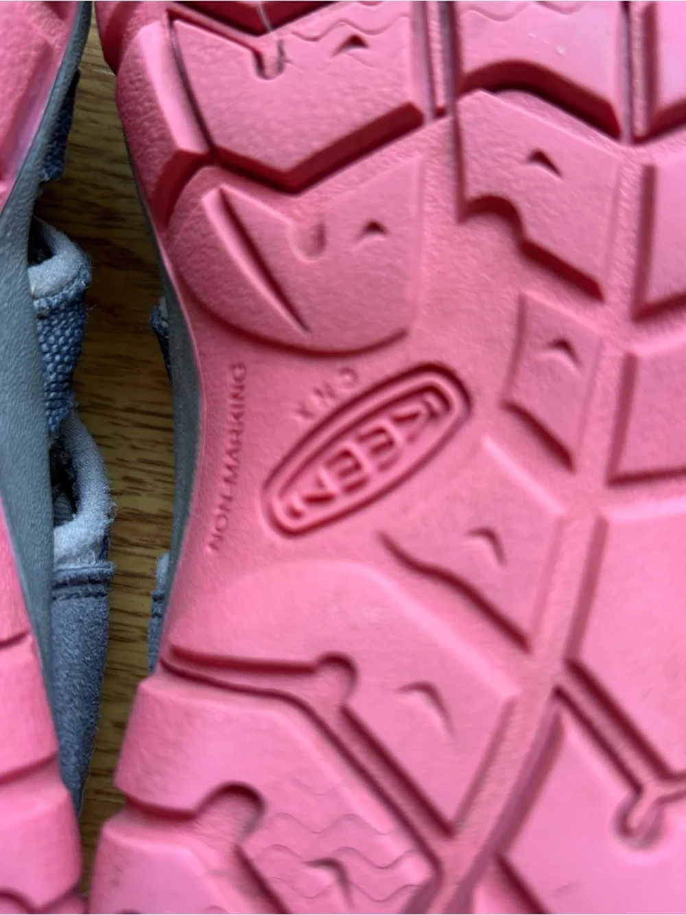 KEEN Kids Girls Sandals Gray Pink Hiking Play Durable Gorpcore Outdoors Sz 11